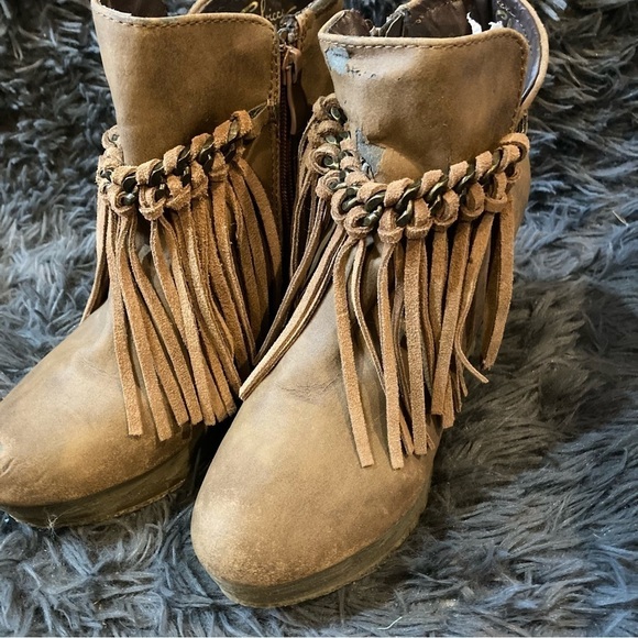 Ladies Tan Fringe Wedge Bootie - Picture 1 of 10